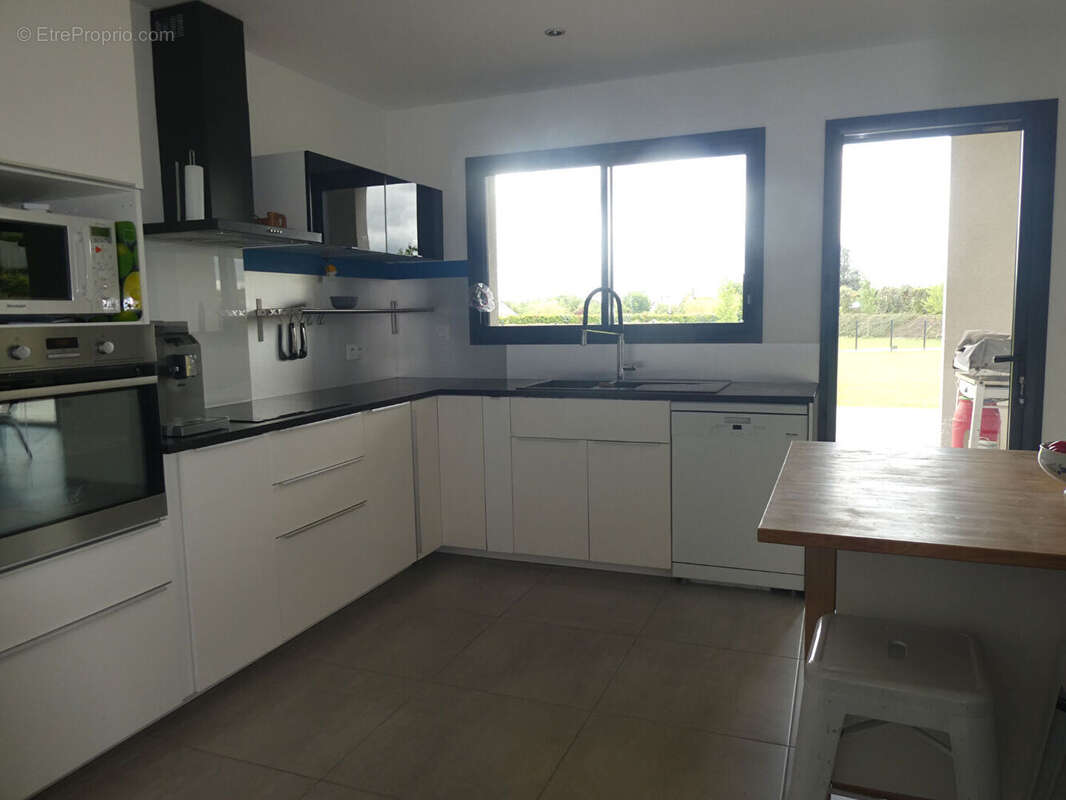 Maison Pont L Eveque 204.42 M², terrain 4300 M², 4ch, bureau, garage 2 voitures - photo 3