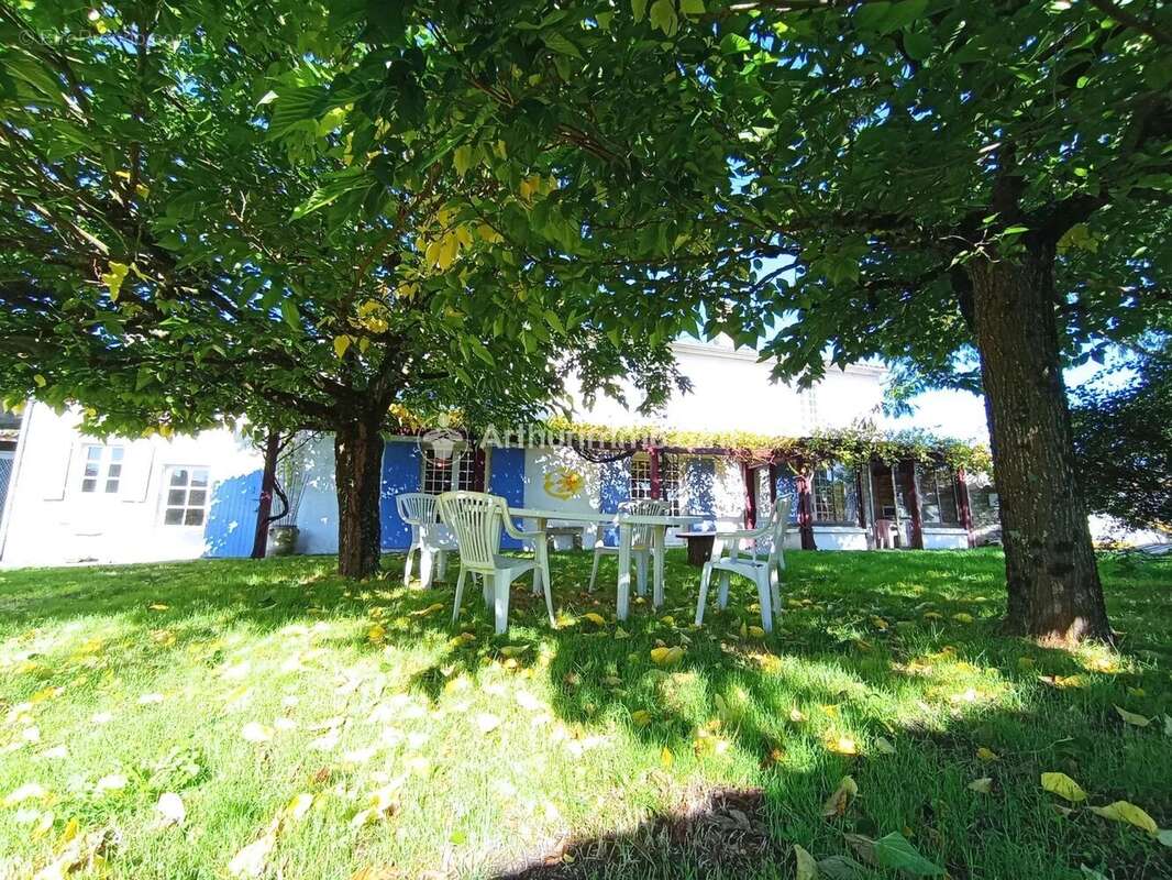 Maison à SAINT-SEVERIN-SUR-BOUTONNE