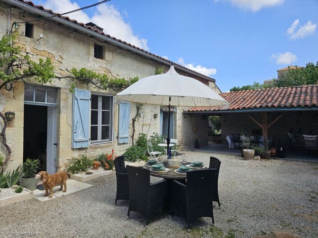 Maison à VILLEFAGNAN