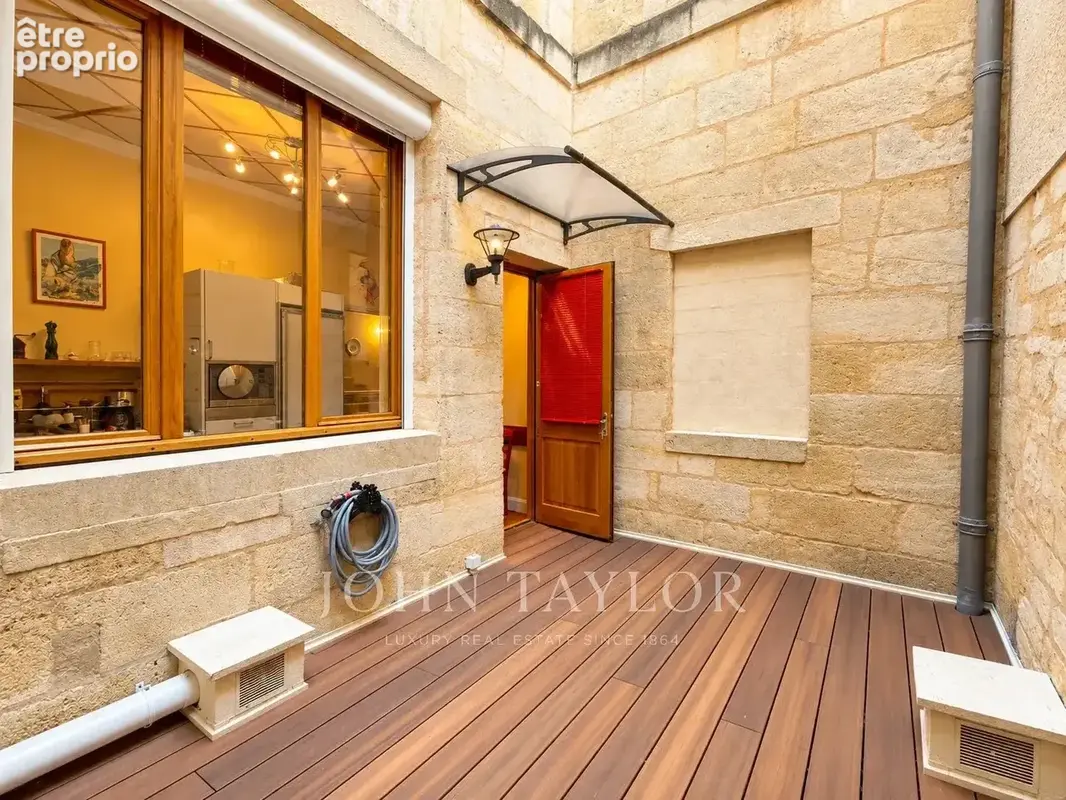 Appartement de prestige - deux places de parking, ascenseur - Jardin Public - John Taylor Bordeaux - photo 5