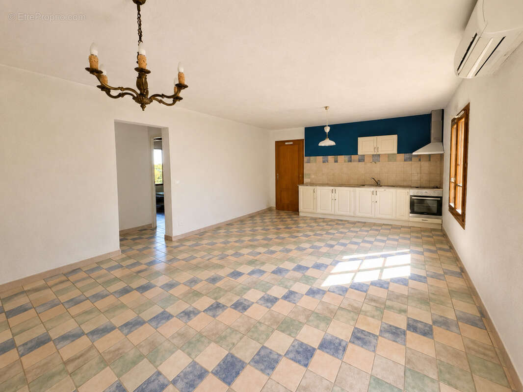 Propriété à rénover 8 pièces vue mer panoramique, 3 appartements et fort potentiel.  (20) - photo 9