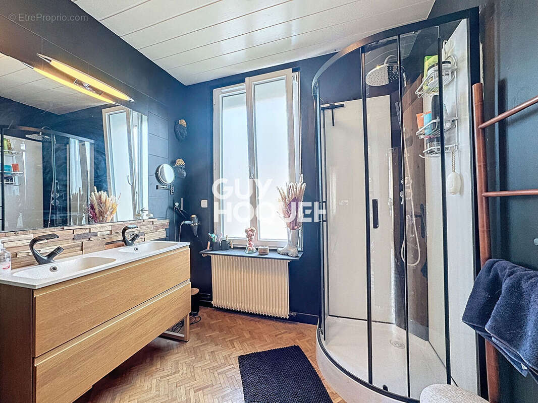 Maison à SAINT-ETIENNE-DU-ROUVRAY