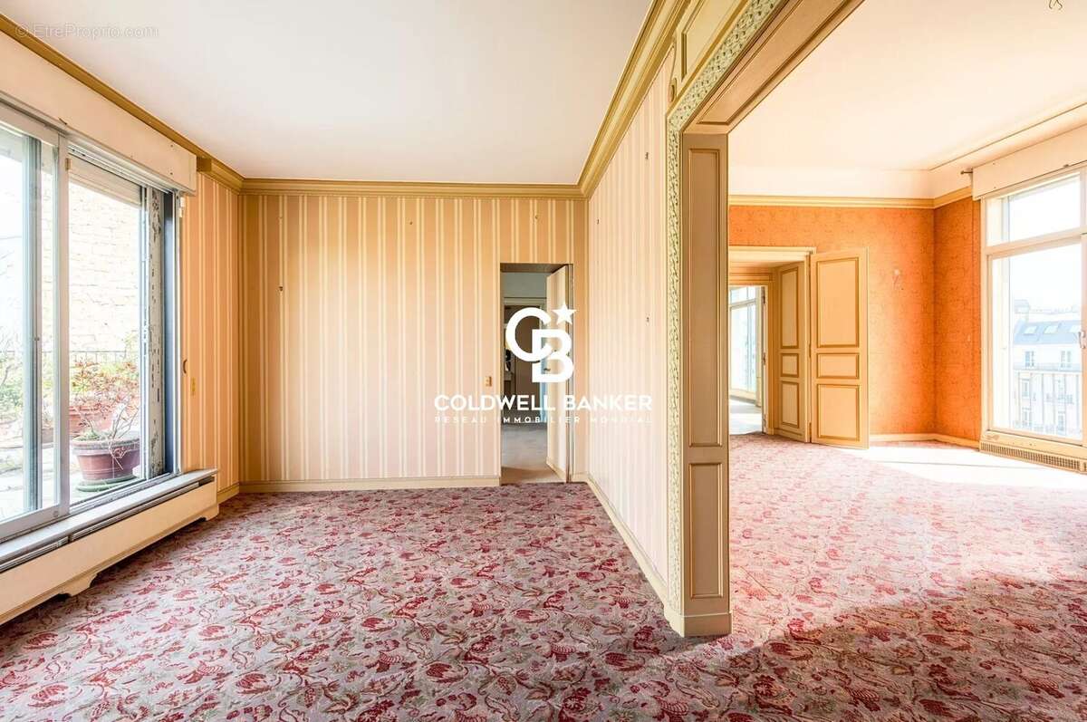 Appartement à PARIS-16E