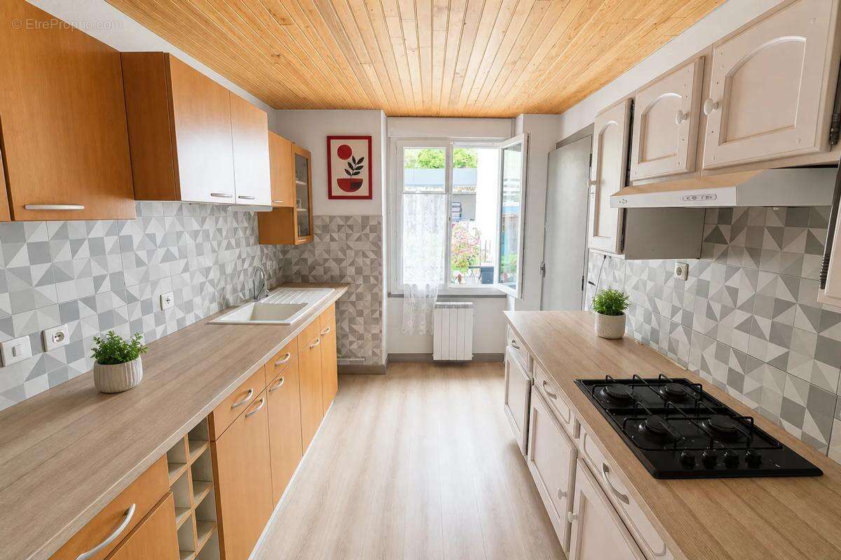 MONT-DORE – Maison de 140 m² sur 3 niveaux avec fort potentiel - photo 3