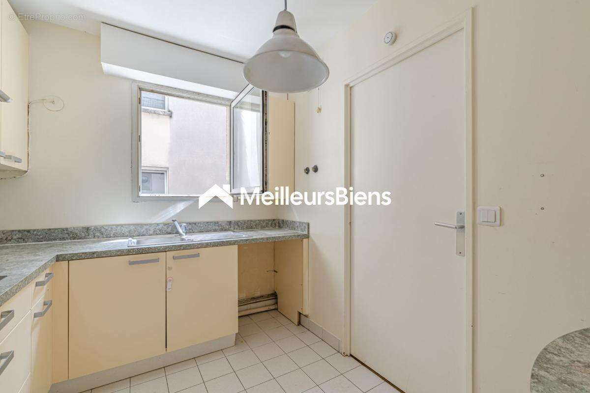 Appartement à PARIS-10E