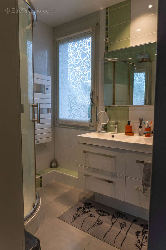 Appartement à SAINT-GENIS-LES-OLLIERES