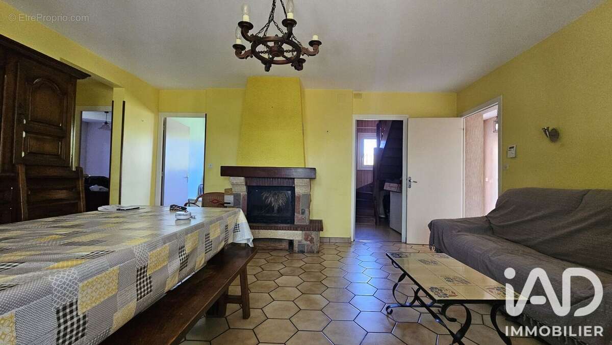 Maison 98 m² à Saint-Etienne-De-Maurs  - photo 4