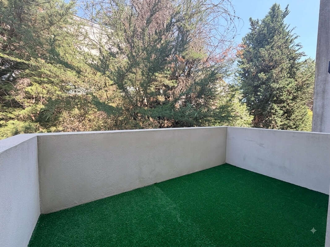 T2 avec deux terrasses et parking   Saint-Georges-d’Orques - photo 6