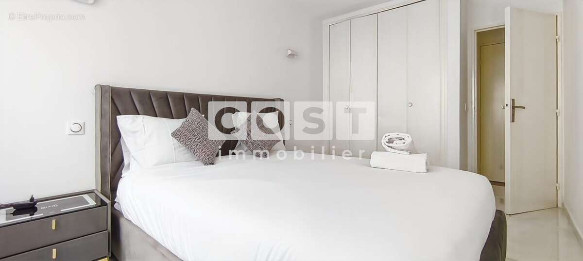 Appartement à COURBEVOIE