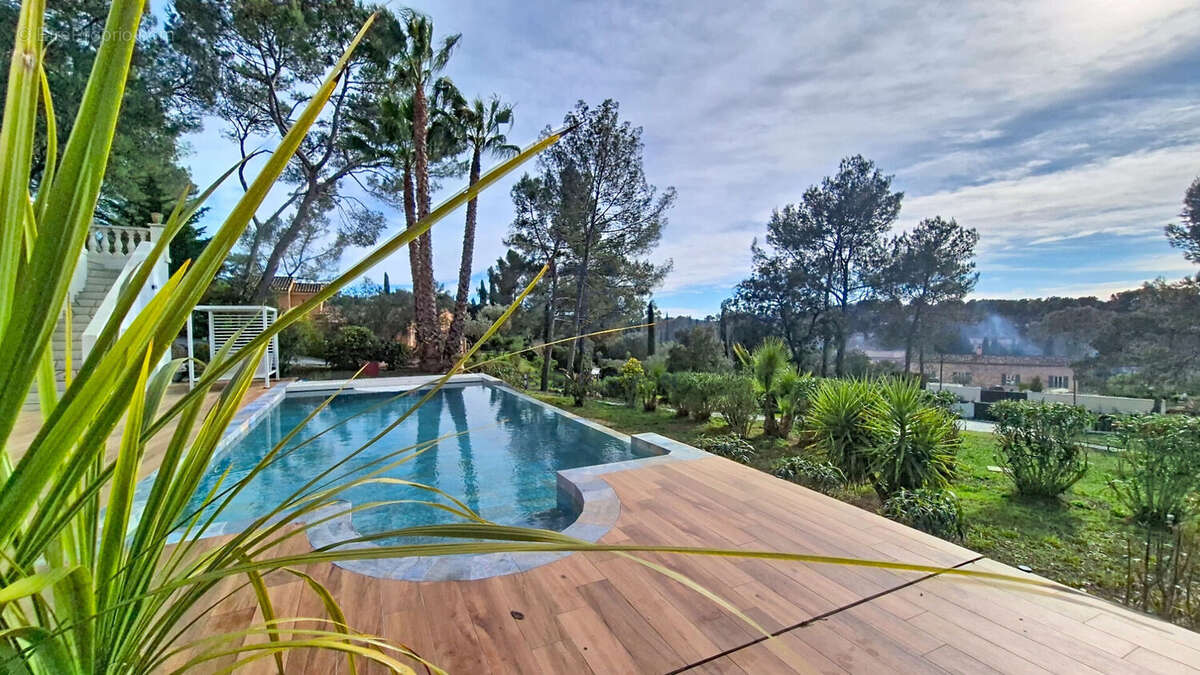 Maison à PUGET-SUR-ARGENS