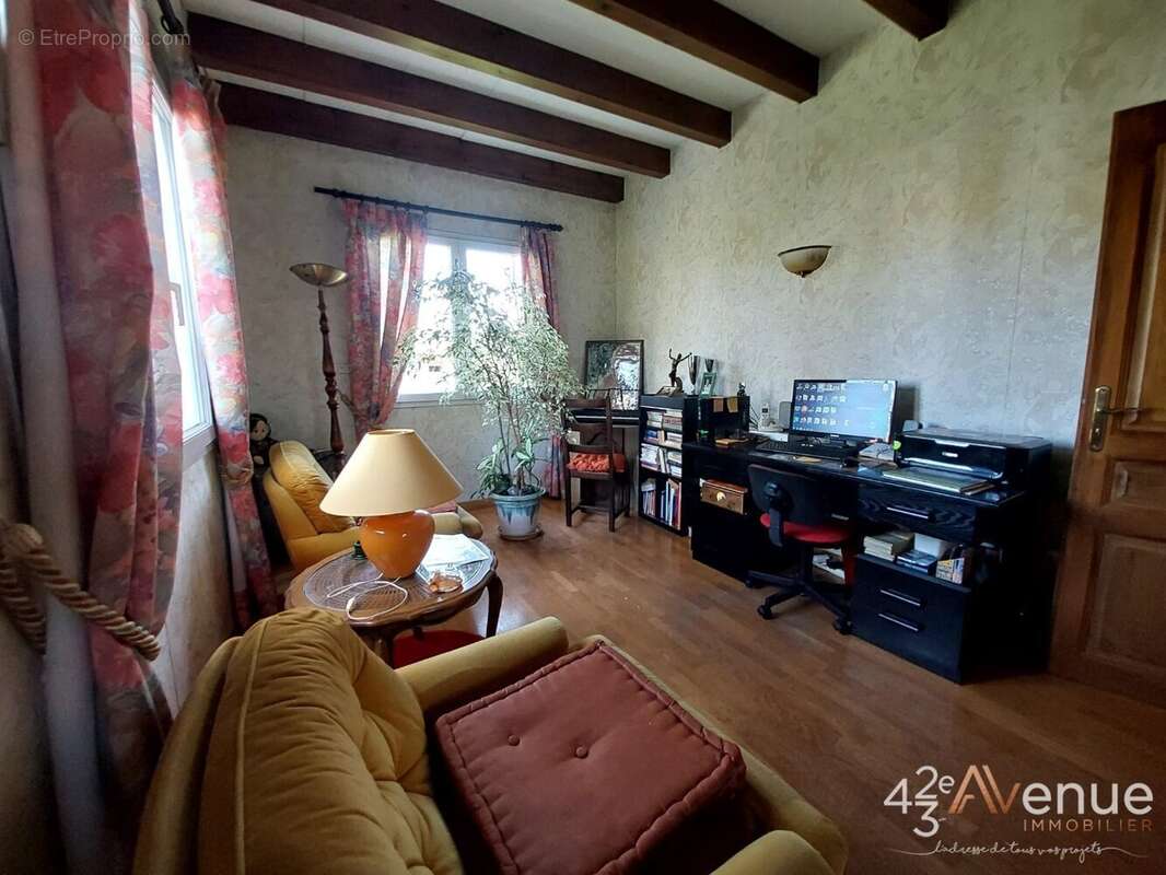 Maison à SAINT-BONNET-LES-OULES