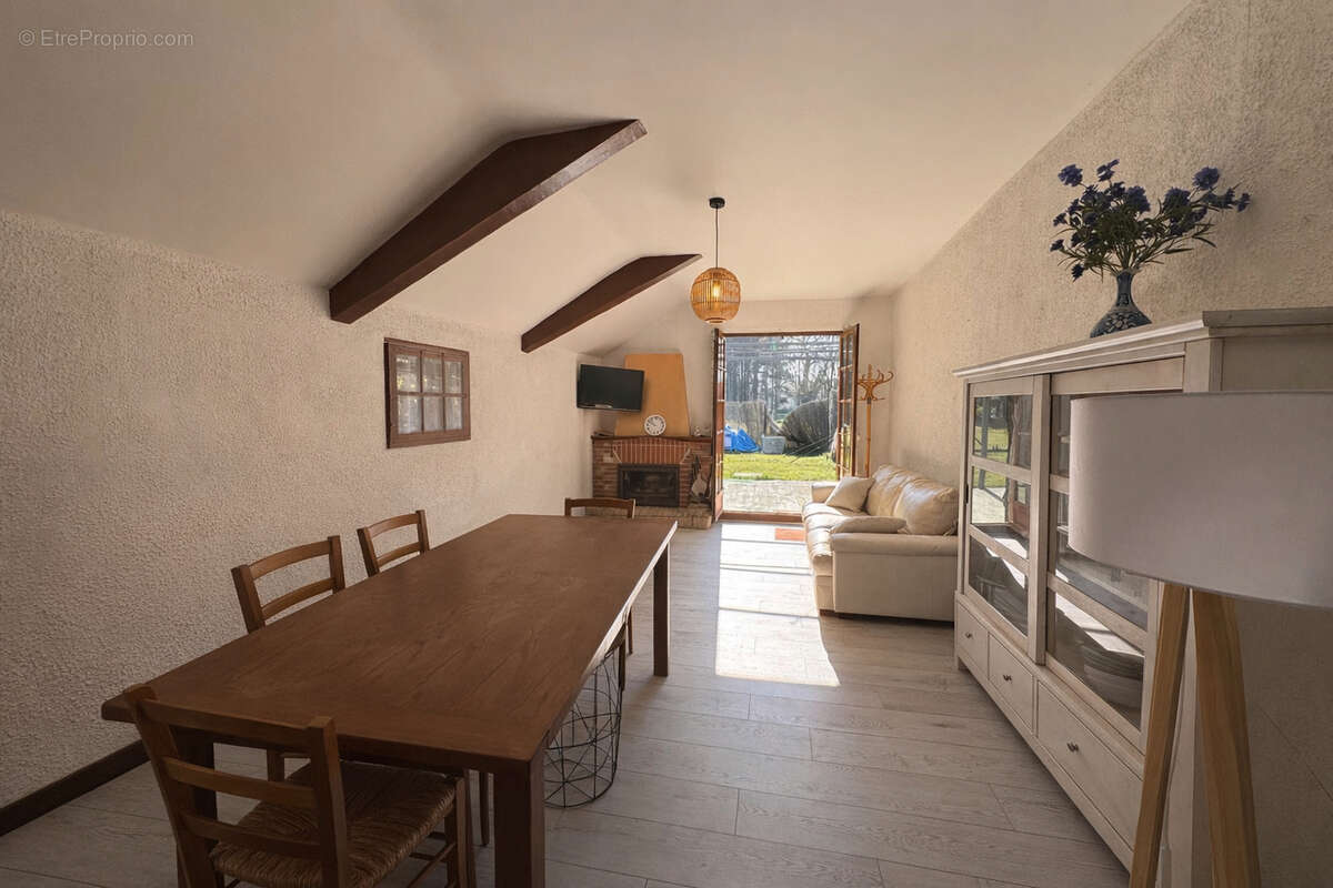 Maison à LASSAY-SUR-CROISNE