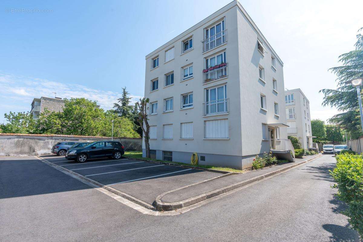 Appartement à SAINT-MAUR-DES-FOSSES