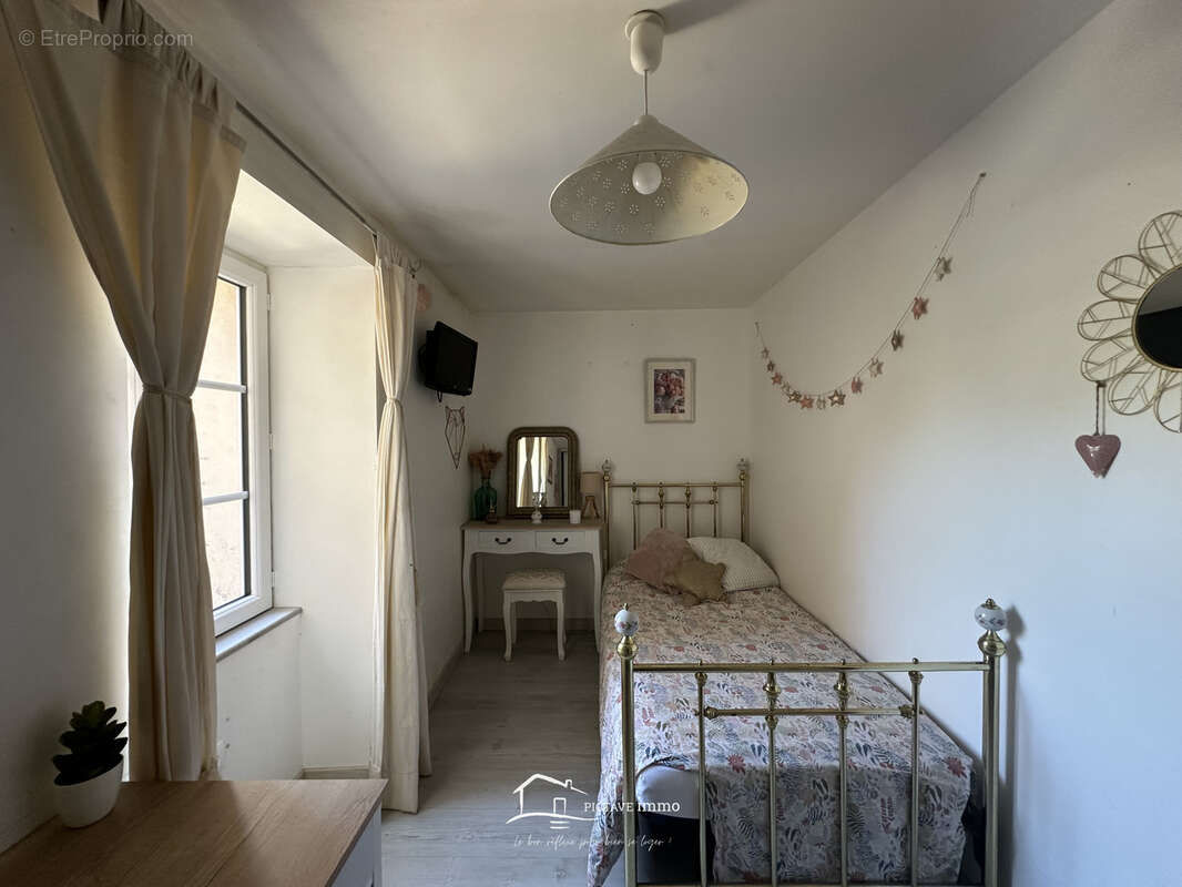 Maison de plain-pied avec piscine, dépendances et beau potentiel d’agrandissement - photo 7