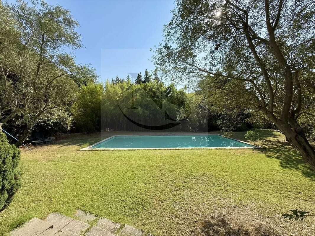 Terrain à AIX-EN-PROVENCE