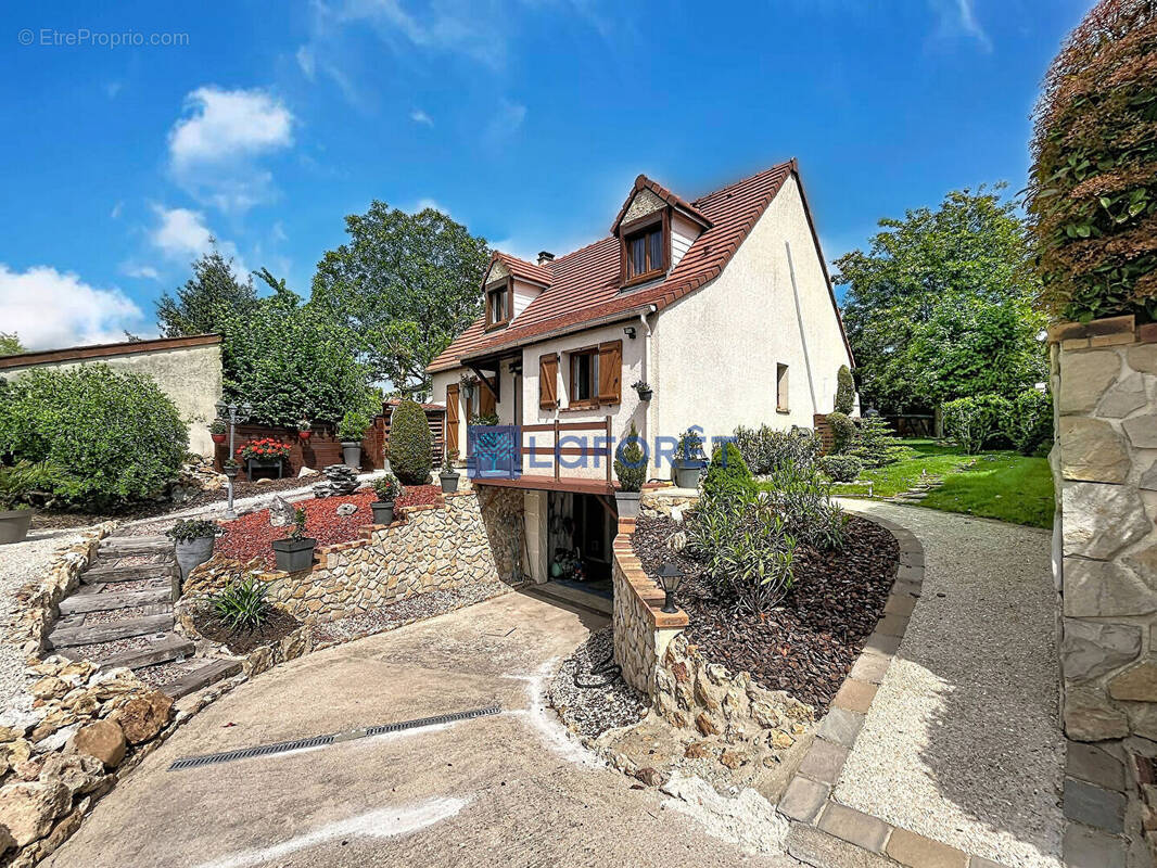Maison à SAINTRY-SUR-SEINE