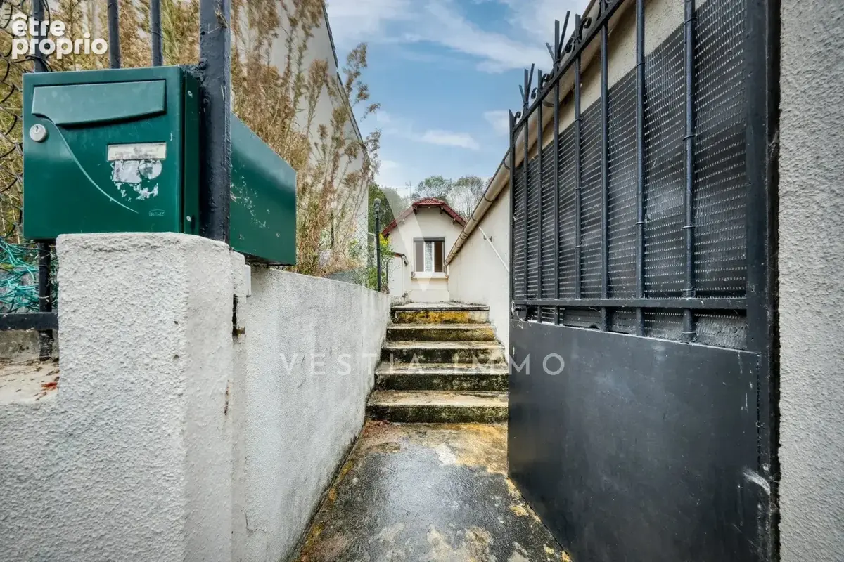 NOISY-LE-SEC/ROMAINVILLE. Petite maison à fort potentiel d'extension/surélévation - photo 1