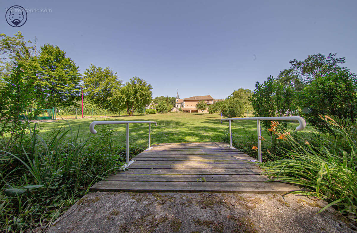 Maison avec jardin paysagé et terrasse - photo 26