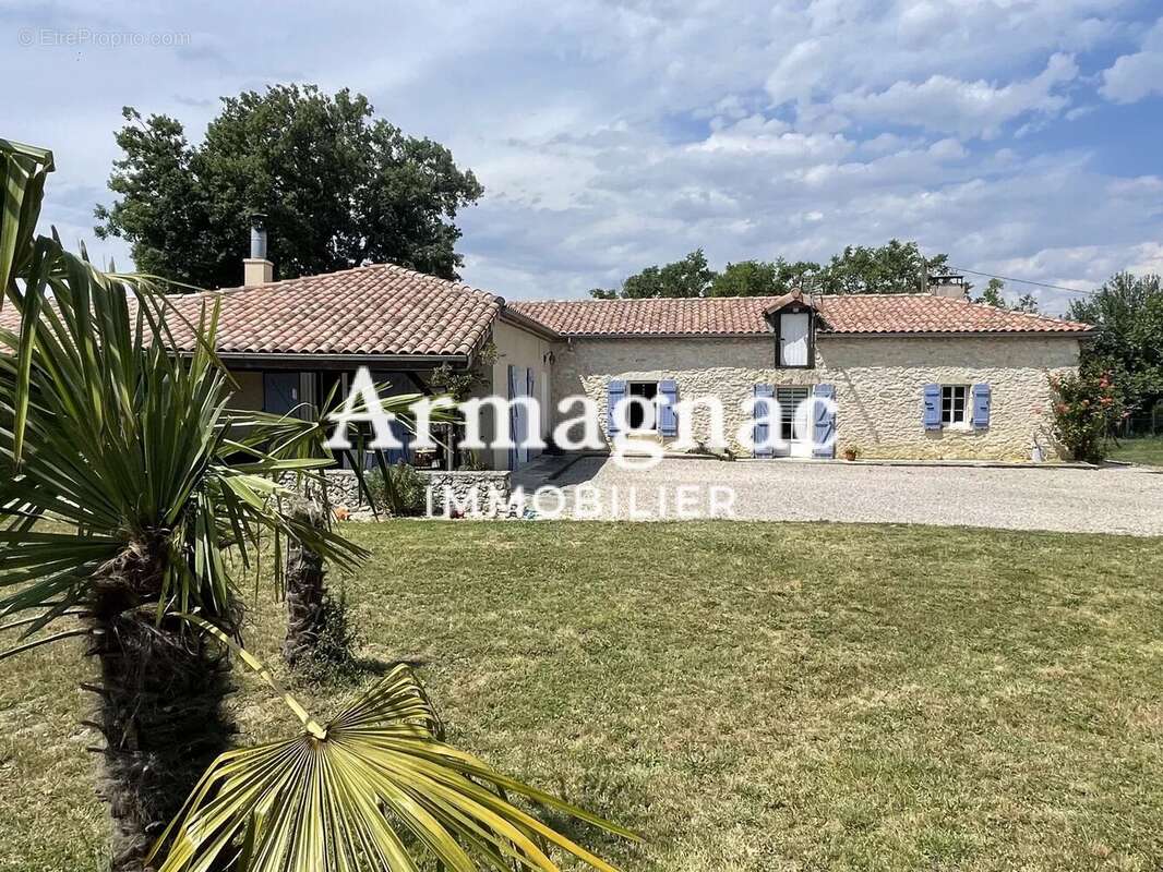 Maison à VIC-FEZENSAC