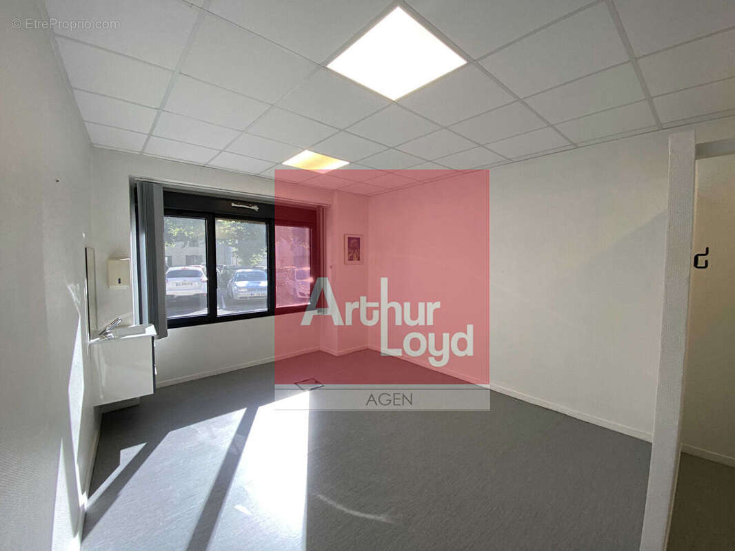 Commerce 330 m² à Sainte-Livrade-Sur-Lot  - photo 2