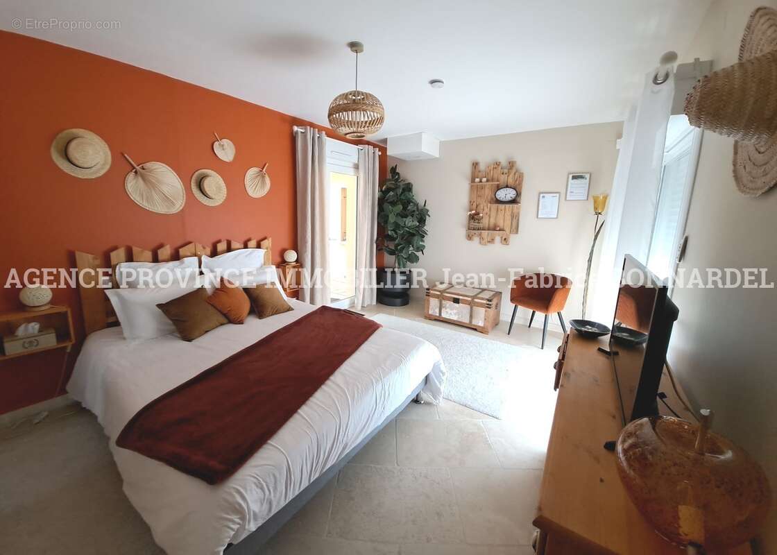 Maison à SUZE-LA-ROUSSE