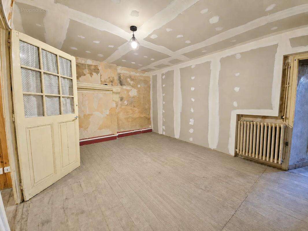 Maison individuelle à fort potentiel – Environ 190 m² habitables avec vue exceptionnelle- Saint-Antoine-l’Abbaye - photo 9