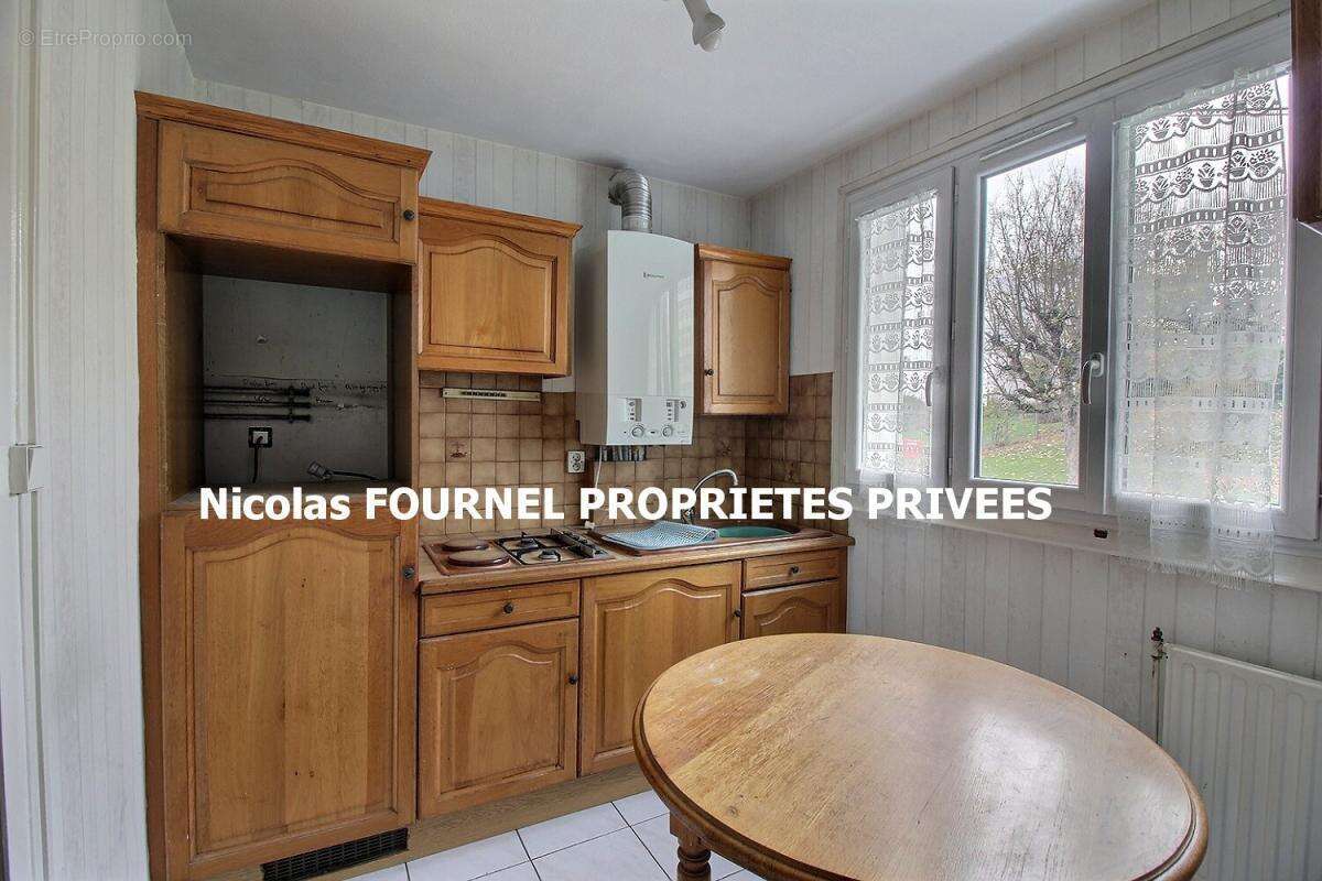 Appartement à SAINT-PRIEST-EN-JAREZ