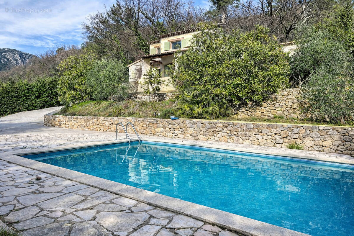 Maison à TOURRETTES-SUR-LOUP