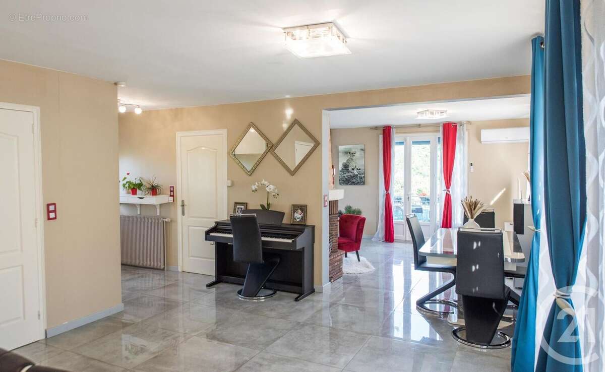 Maison à SATHONAY-CAMP