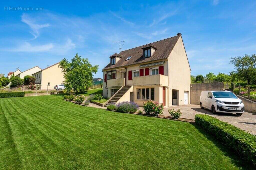 Maison à MEREVILLE