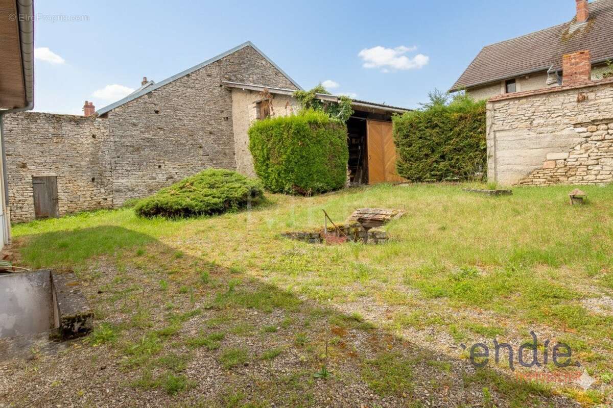Maison à BOURBERAIN