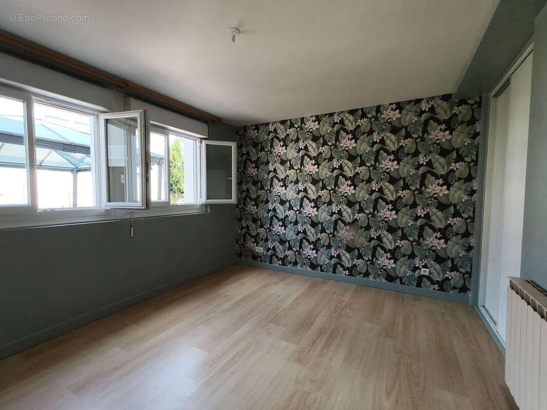 Maison de 76 m2 habitables sur la commune d'aulnat avec deux garages et jardin. - photo 5