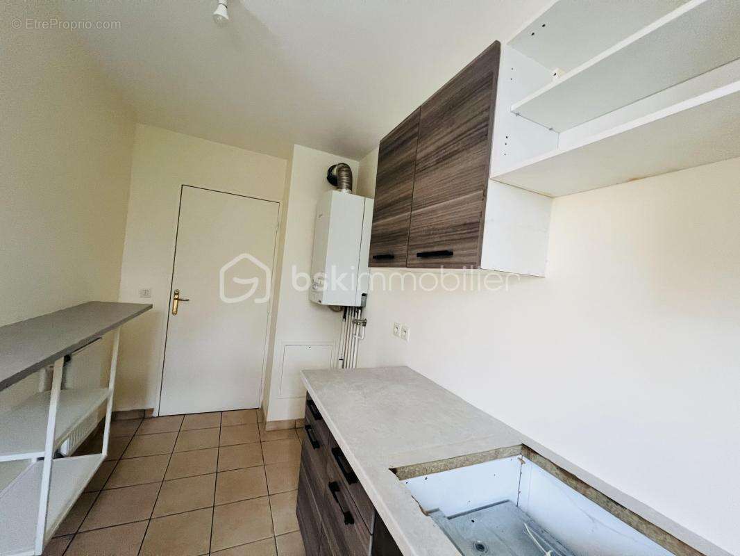 Appartement t3  64 m² lumineux /métro pvc et leo lagrange /balcon /cave /parking / année construction 2007 - photo 9
