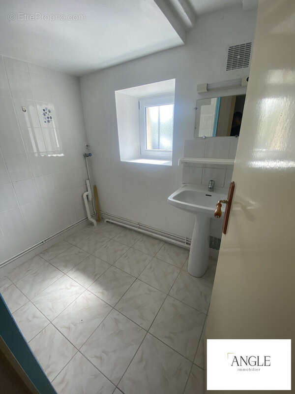 Maison à AILLIERES-BEAUVOIR