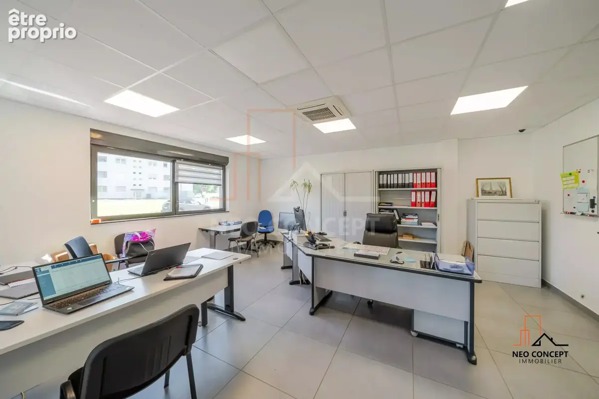* ROPPENHEIM * Opportunité rare de vente d'un batiment avec vitrine commerciale, bureaux + Hall de stockage ! * - photo 3