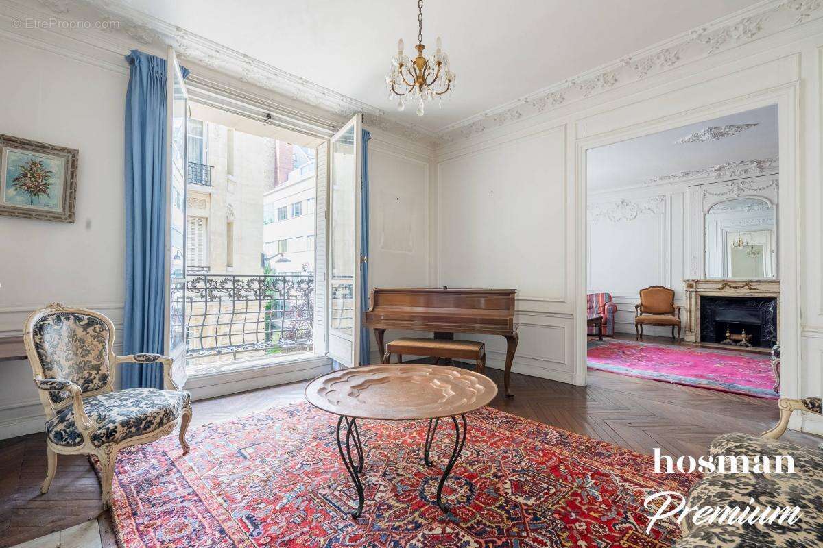 Appartement à PARIS-16E