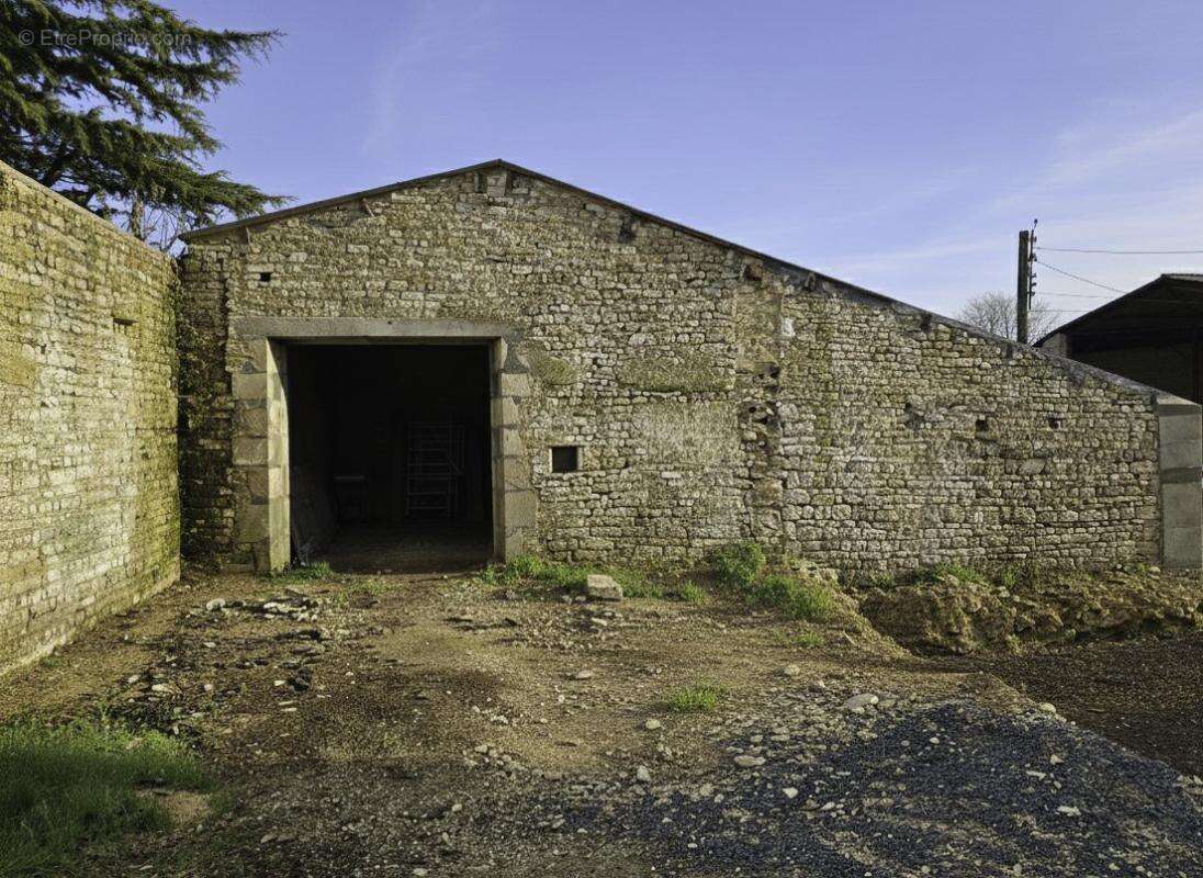 Maison à SAINT-MANDE-SUR-BREDOIRE