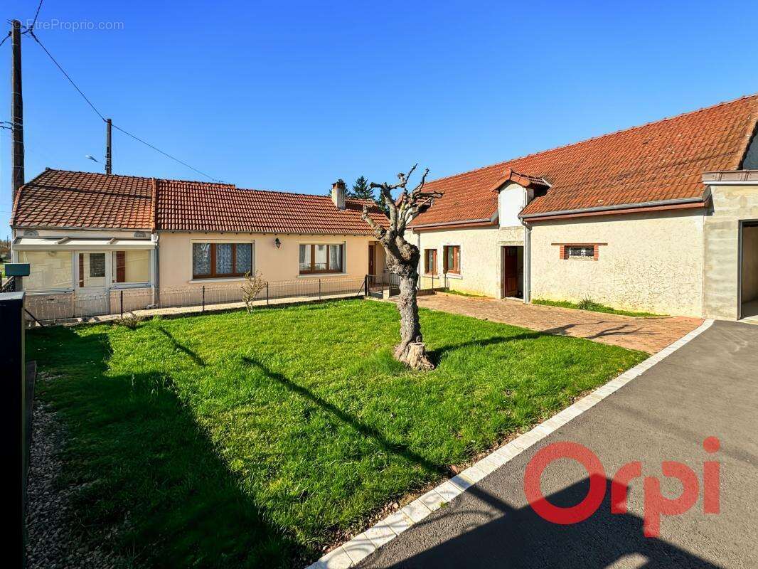 Maison à CHALIVOY-MILON