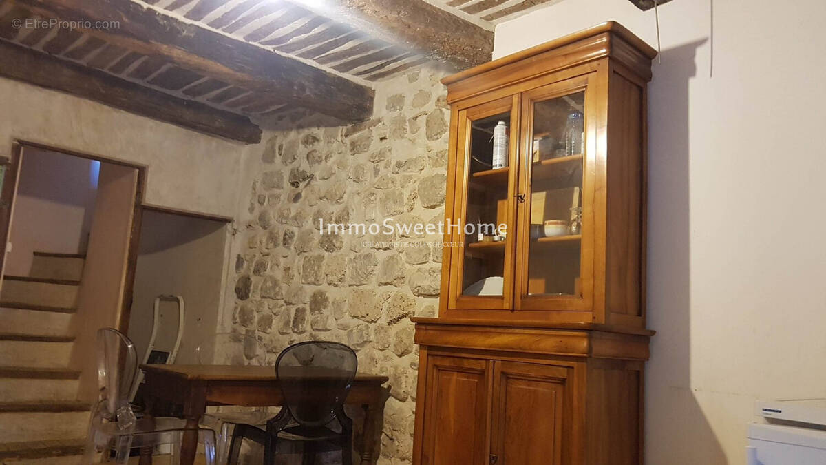 Maison à LA ROCHE-SUR-LE-BUIS