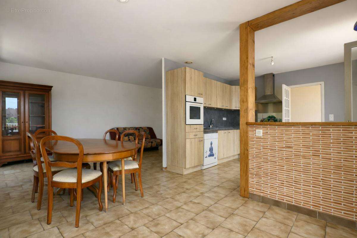 Maison 5 Pièces de 92 m2 avec piscine et garages à Laboutarié 81120 - photo 6