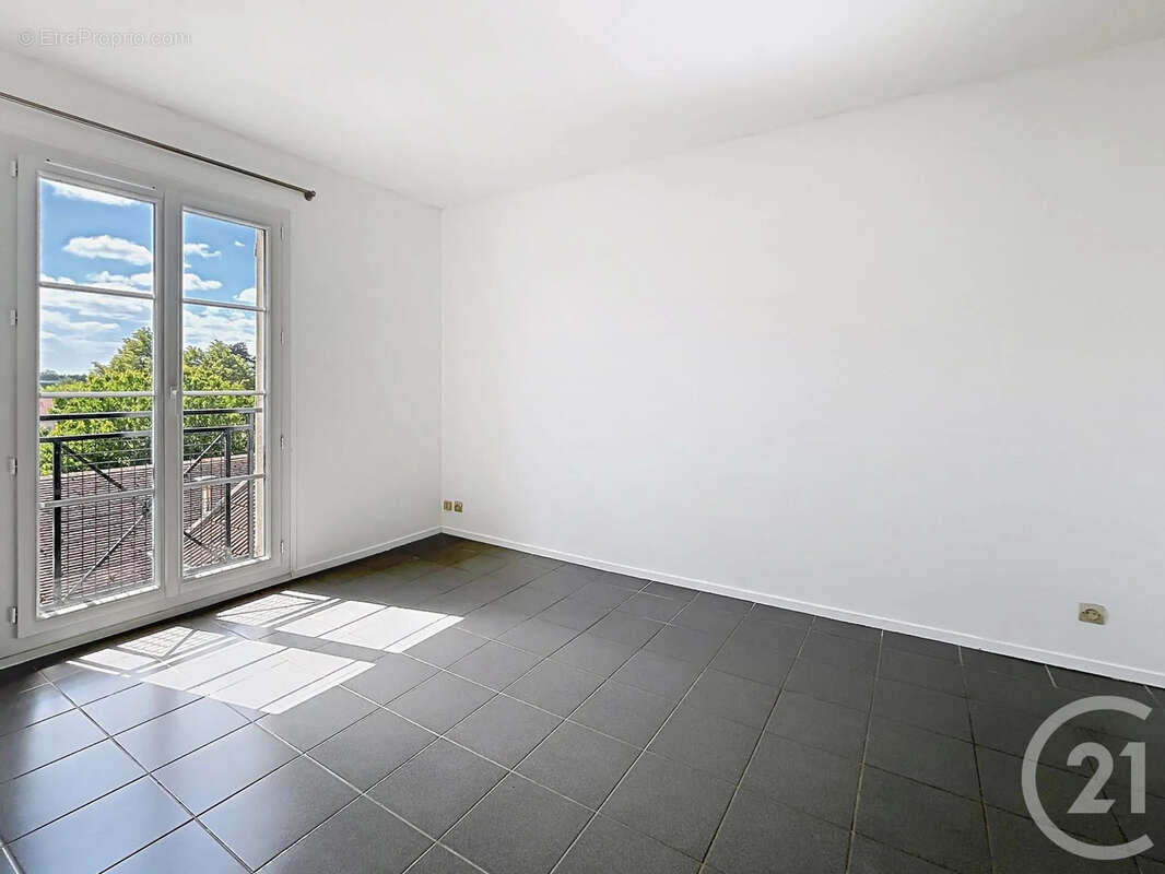 Appartement à BRIE-COMTE-ROBERT