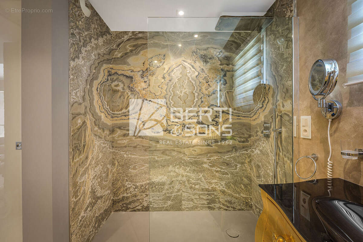 Appartement à MANDELIEU-LA-NAPOULE