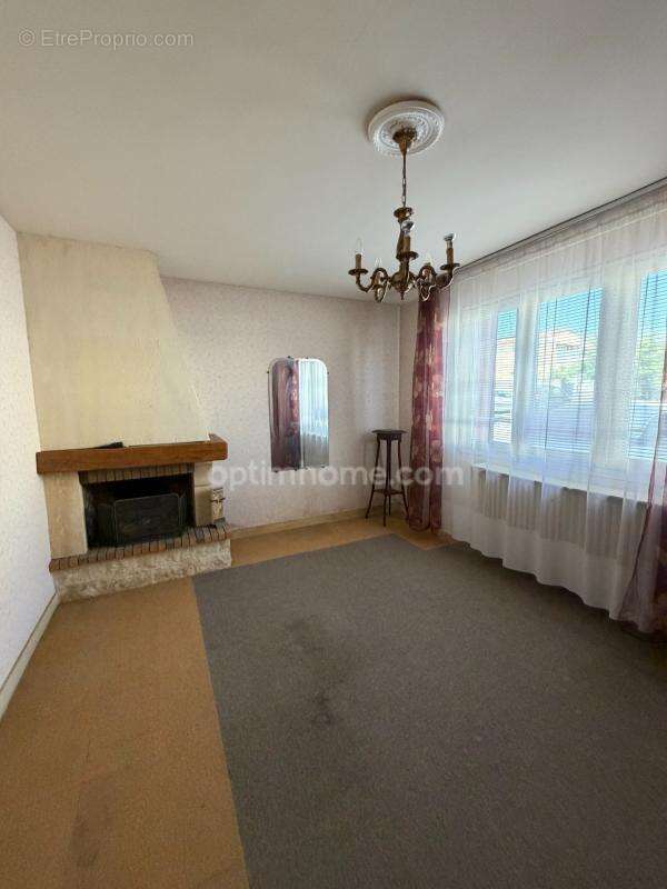 Soyaux. Maison mitoyenne de  110 m² avec garage et jardin - photo 2
