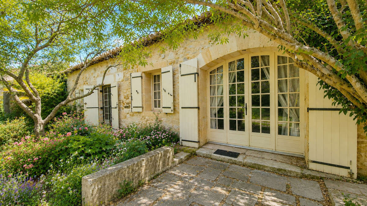 Maison familiale de 280 m2 sur 1500m2 de parcelle - photo 2