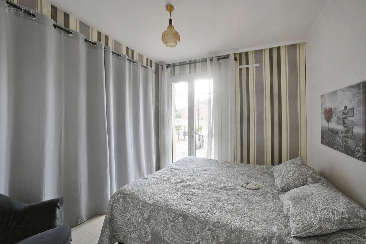 Maison à JONQUIERES-SAINT-VINCENT