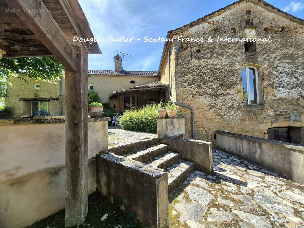 Superbe propriété en pierre de caractère avec gîte, annexe et vue dégagée - photo 6