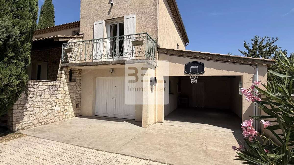 Maison à MORIERES-LES-AVIGNON