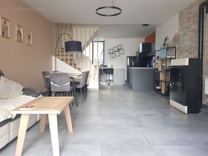 Maison à VILLECHENEVE