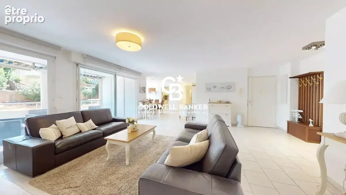 Spacieux appartement avec terrasses et double garage, à deux pas du port et des plages - photo 8