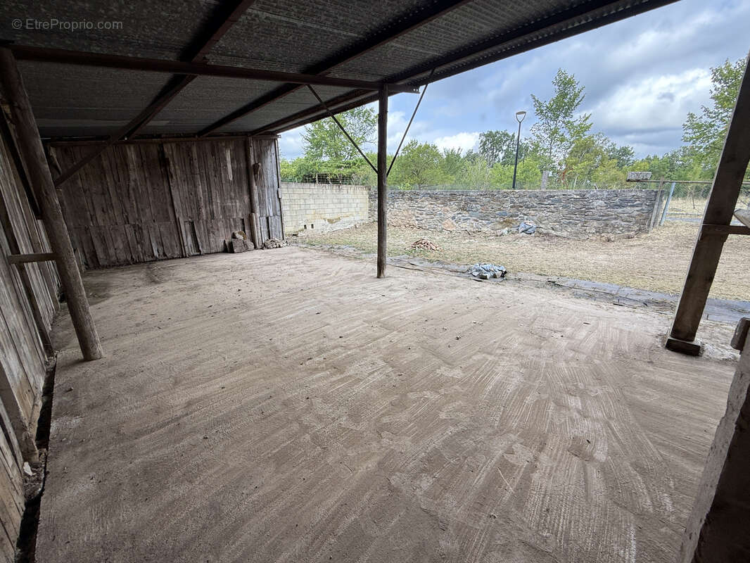 Vente dépôt avec hangar et terrain constructible Saint Affrique - photo 7
